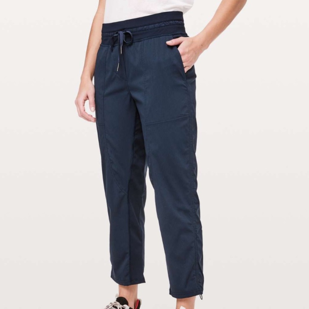 Lululemon Dance Studio Crop Pant 25” EUC Size 6